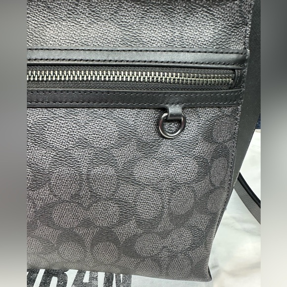 Coach Carry All Pouch In Signature Canvas.New no tag .Gunmetal/Charcoal/Black - Picture 9 of 10